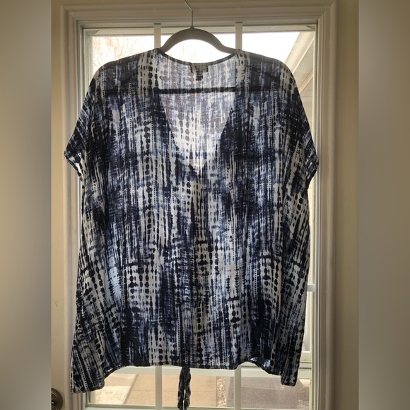 3X Torrid blue tie-dye challis dolman top - Picture 5 of 9